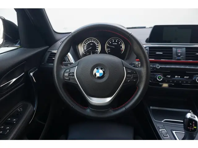 BMW 1 Serie 118i 2018 Benzine 11