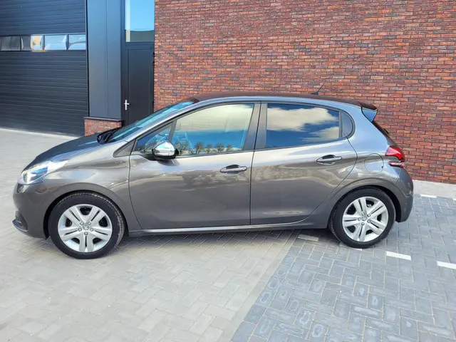 Peugeot 208 1.2 PureTech Signature 2019 Benzine 14