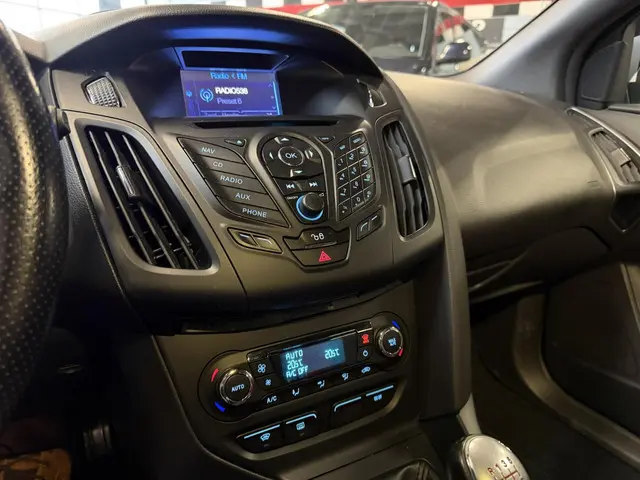 Ford Focus Wagon 2.0 EcoBoost ST-3 2013 Benzine 15