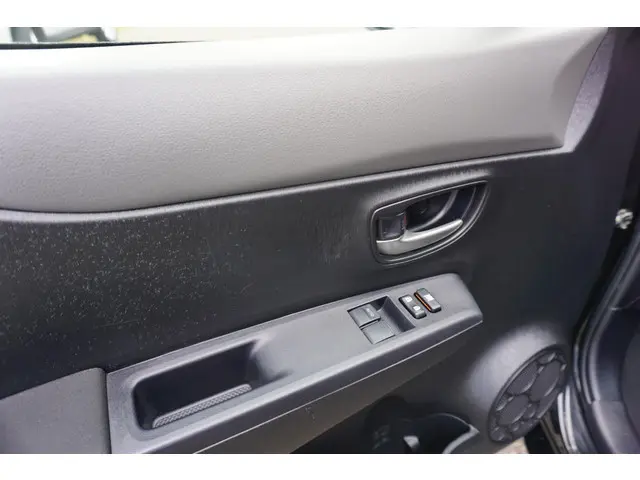 Toyota Yaris 1.3 VVT-i Aspiration 2014 Benzine 8