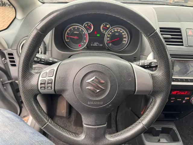 Suzuki SX4 1.6 Executive 2012 Benzine 20