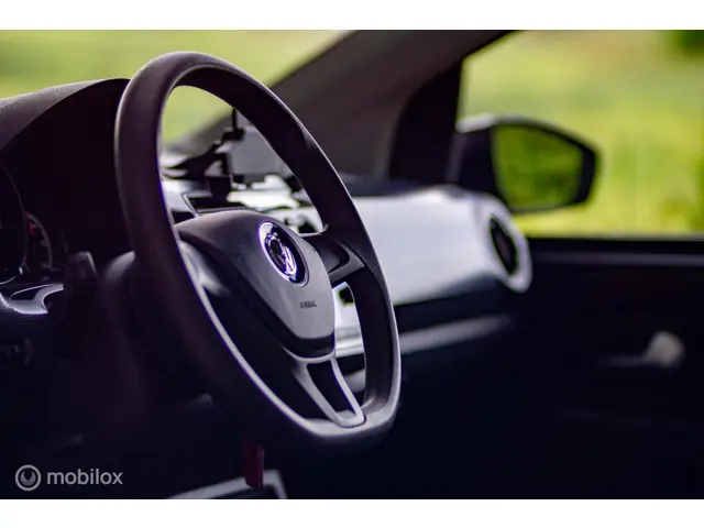 Volkswagen up! 1.0 BMT move up! 2019 Benzine 16
