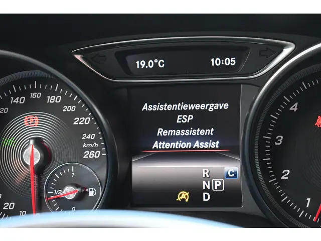 Mercedes-Benz GLA 180 AMG Night 2019 Benzine 25