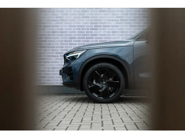 Volvo XC40 B4 Plus Black Edition 197 pk 2025 Benzine 16
