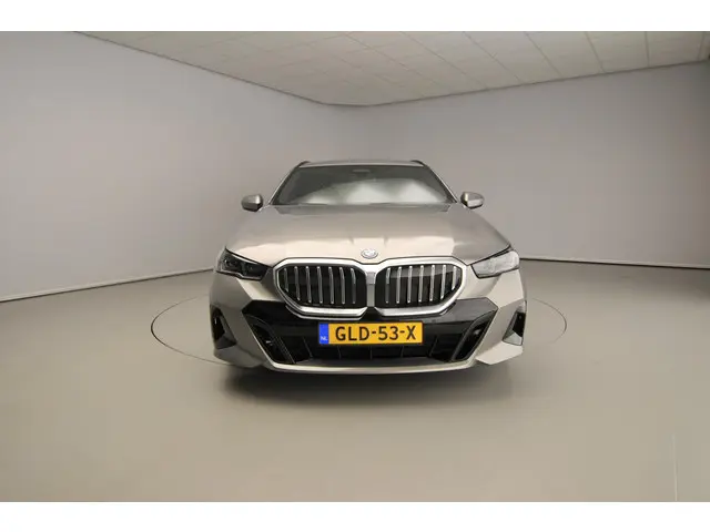BMW 5 Serie Touring 530e 2024 Hybride Benzine 5