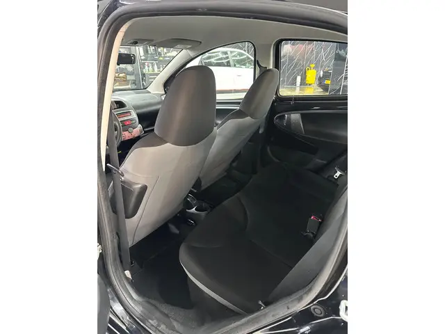 Toyota Aygo 1.0 VVT-i Now 2014 Benzine 9