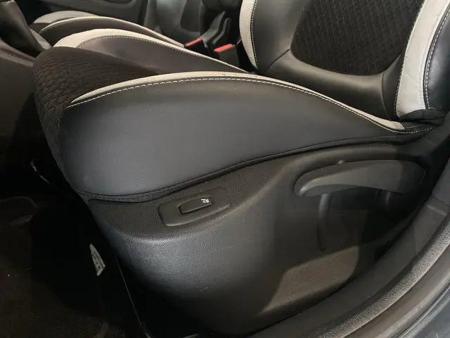 Renault Clio Estate TCe 90 Energy Bose 2019 Benzine 23