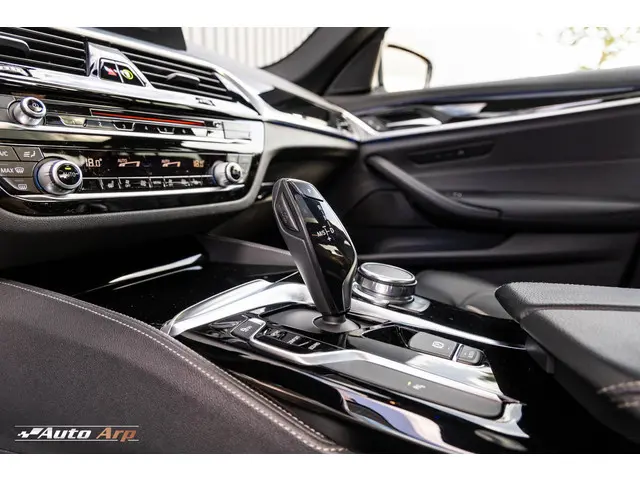 BMW 5 Serie 520d High Executive 2018 Diesel 29