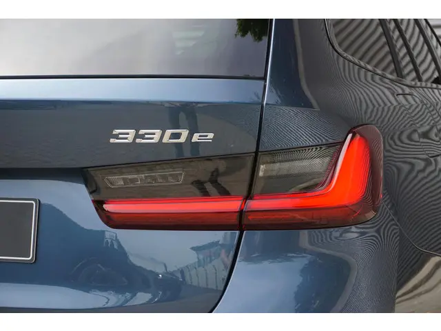 BMW 3 Serie Touring 330e 2025 Hybride Benzine 26