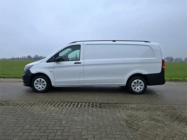 Mercedes-Benz Vito 2
