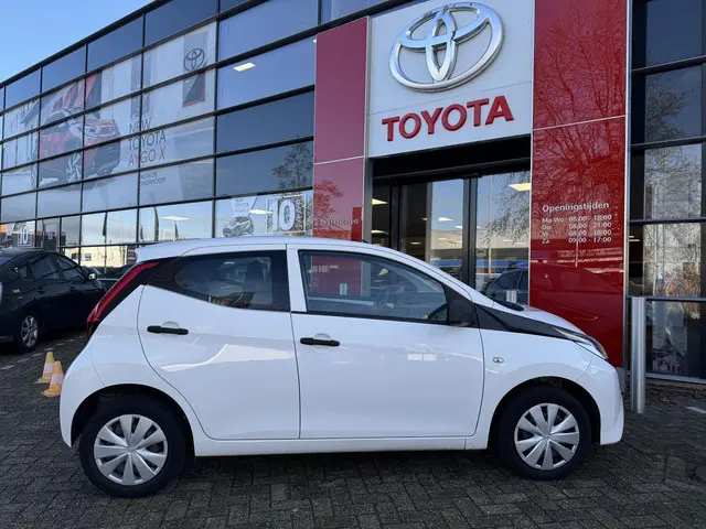 Toyota Aygo 1.0 VVT-i X-Fun, Bluetooth 2019 Benzine 19