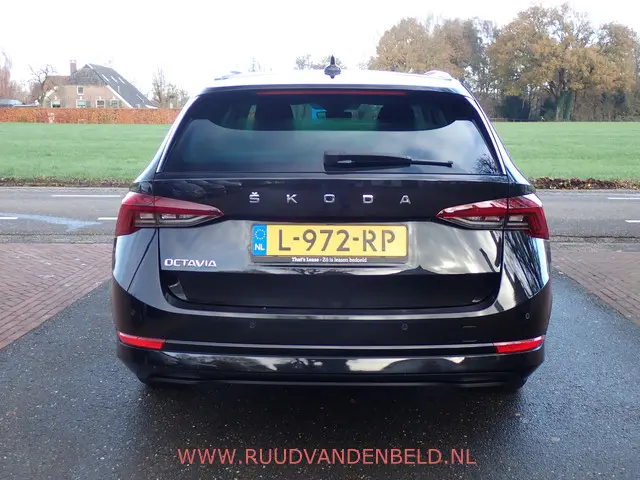 Škoda Octavia Combi Business Edition Plus 2021 Benzine 34