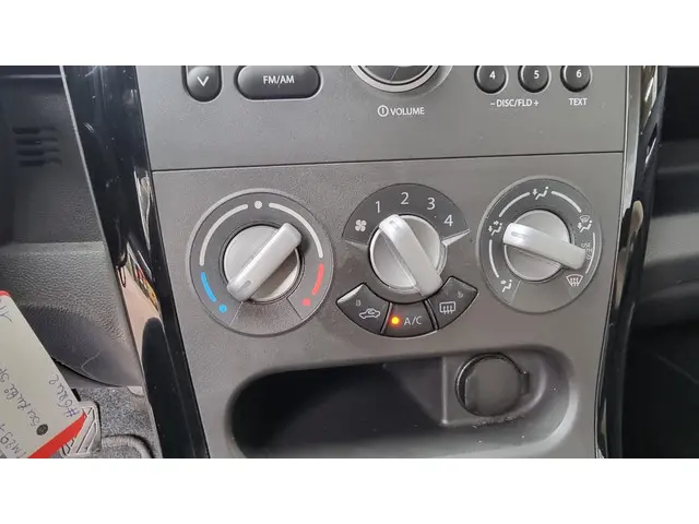 Suzuki Splash 1.2 Comfort vol leer 2013 Benzine 18