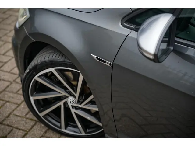 Volkswagen Golf 2.0 TSI 4Motion R 2017 Benzine 35