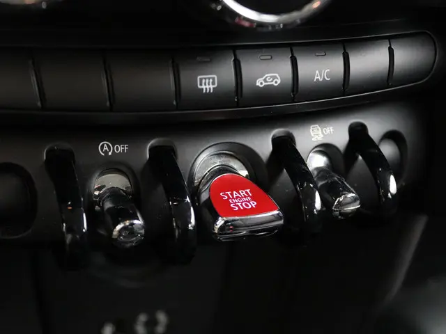 MINI 5-Deurs Cooper 2017 Benzine 13
