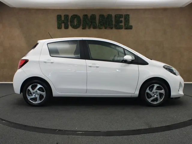 Toyota Yaris 1.5 Hybrid Aspiration 2015 Hybride Benzine 10