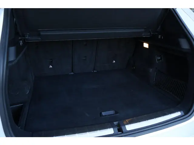 BMW X1 xDrive20i Executive 2017 Benzine 37