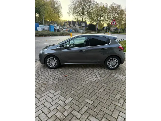 Peugeot 208 1.2 PureTech Allure 2019 Benzine 5