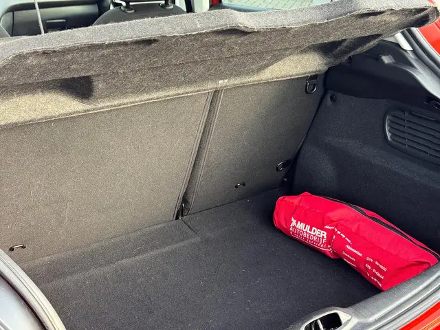 Peugeot 208 1.2 PureTech Allure 2015 Benzine 19