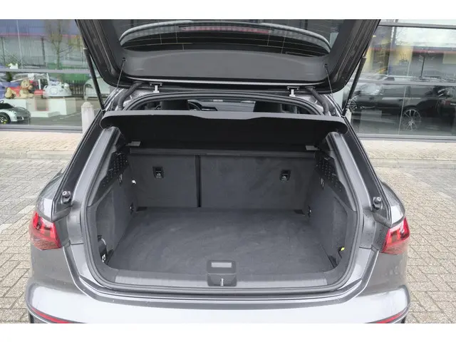 Audi A3 Sportback 30 TFSI 110pk S-line 2023 Benzine 31