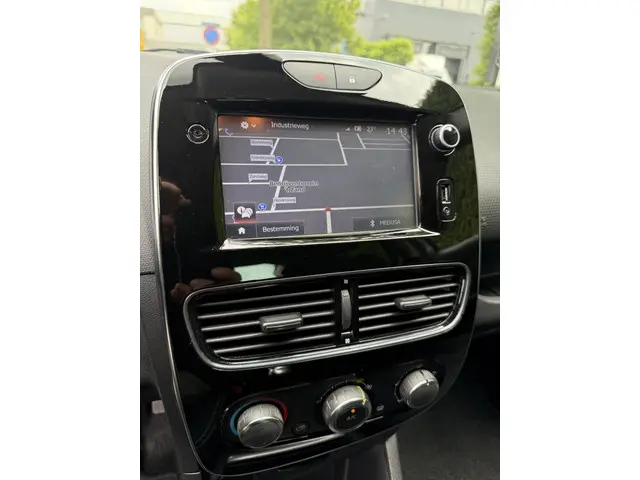Renault Clio 0.9 TCe Limited 2017 Benzine 17