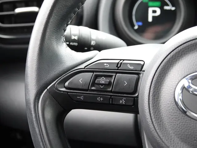 Toyota Yaris 1.5 Hybrid Dynamic 2021 Hybride Benzine 23