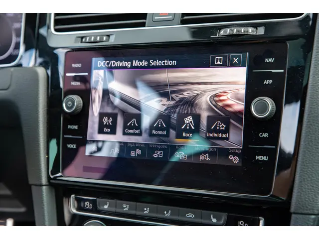 Volkswagen Golf 2.0 TSI 4Motion R 2017 Benzine 21