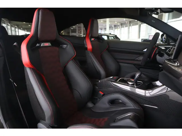 BMW M4 CS 2025 Benzine 8