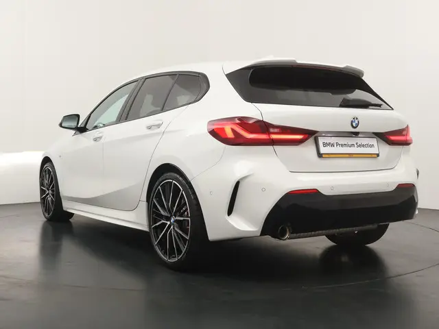 BMW 1 Serie 118i 2024 Benzine 11