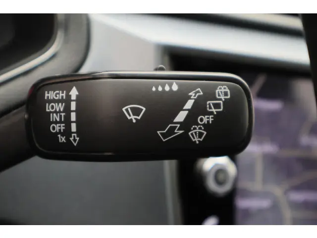 SEAT Arona 1.0 TSI Style Business Intense 2019 Benzine 32