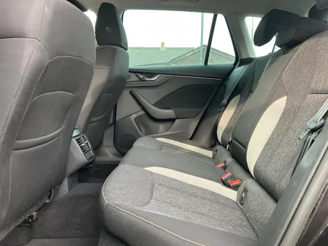 Škoda Kamiq 1.0 TSI Bus.Ed. 2021 Benzine 6