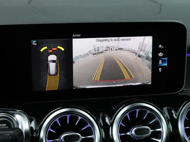 Mercedes-Benz GLB 200 AMG line 2020 Benzine 22