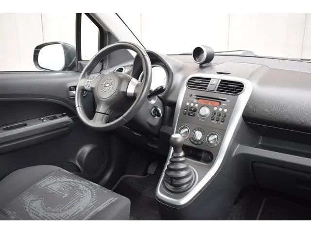 Opel Agila 1.0 Berlin 2015 Benzine 2