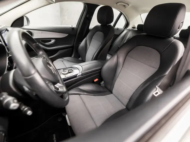 Mercedes-Benz C-Klasse 180 Sport 2018 Benzine 14