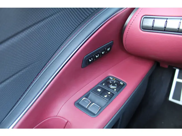 Lexus LC Convertible 500 Hokkaido Edition 2023 Benzine 32