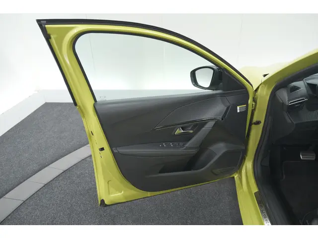 Peugeot 208 Hybrid 136 e-DCS6 GT 2024 Hybride Benzine 60