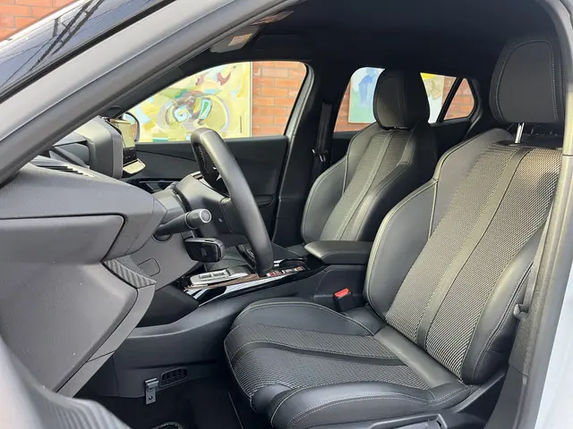 Peugeot e-2008 EV GT 54 kWh 2024 Elektrisch 8