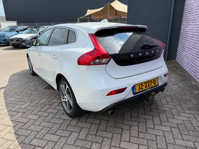Volvo V40 3