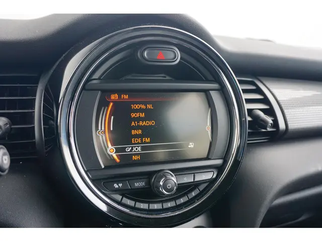 MINI 5-Deurs Cooper 2017 Benzine 19