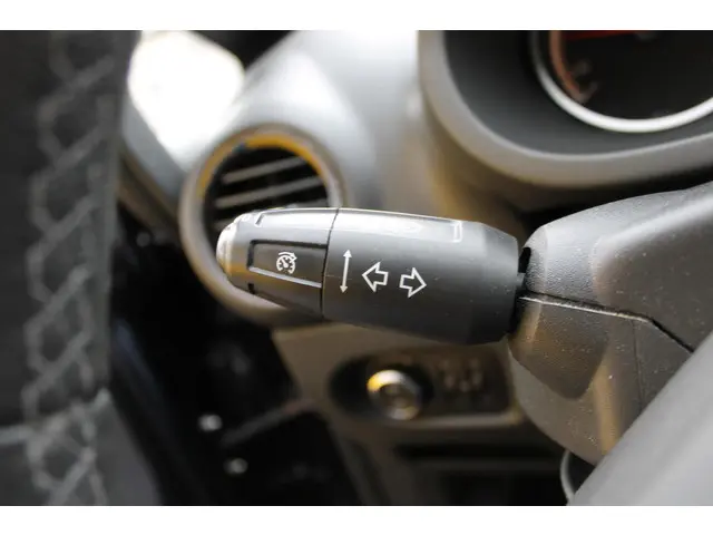 Opel Corsa 1.4-16V Design Edition 2013 Benzine 18