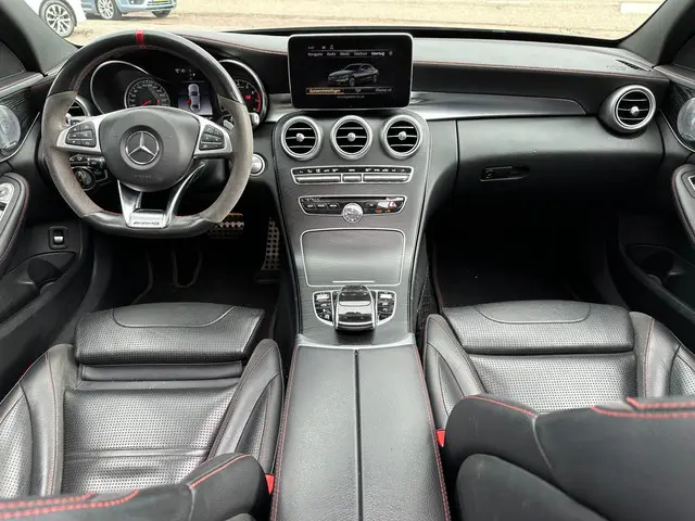 Mercedes-Benz C-Klasse AMG 43 4MATIC / PANO 2018 Benzine 4