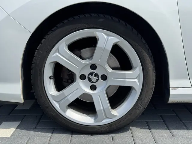 Peugeot 308 CC 1.6 THP Roland Garros 2014 Benzine 18