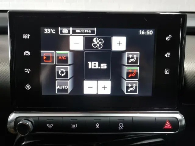 Citroën C4 Cactus 1.2 VTi Shine / Trekhaak 2015 Benzine 34