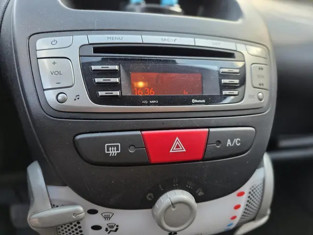 Toyota Aygo 1.0 VVT-i Dynamic Blue 2014 Benzine 9
