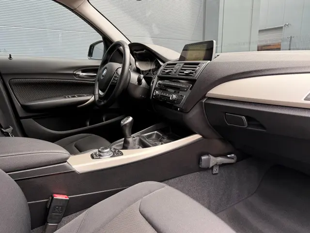 BMW 1 Serie 116i Essential 2015 Benzine 15