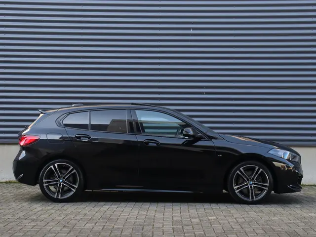 BMW 1 Serie 118i 2022 Benzine 5