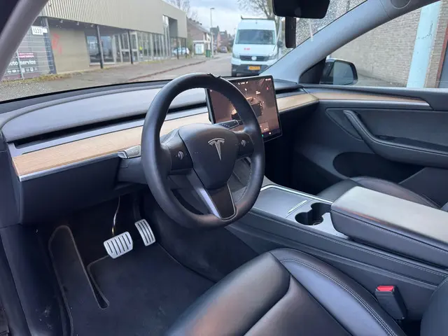 Tesla Model Y Performance AWD 75 kWh 2022 Elektrisch 14