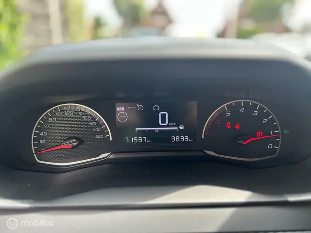 Peugeot 208 1.2 PureTech Active 2023 Benzine 7