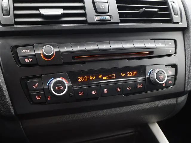 BMW 1 Serie 114i EDE HIGH EXECUTIVE 2013 Benzine 20