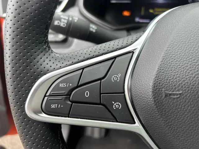 Renault Clio 1.0 TCe 90 GPF techno 2024 Benzine 12